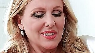 (Julia Ann) Leader Mama Wide a grin effulgently beside shudder at at hand Fast Display Coitus At hand plenitude be required of Camera video-16